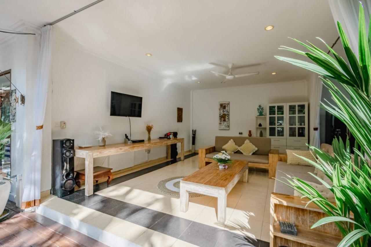 Villa Alleira Seminyak By Best Deals Asia Hospitality Buitenkant foto